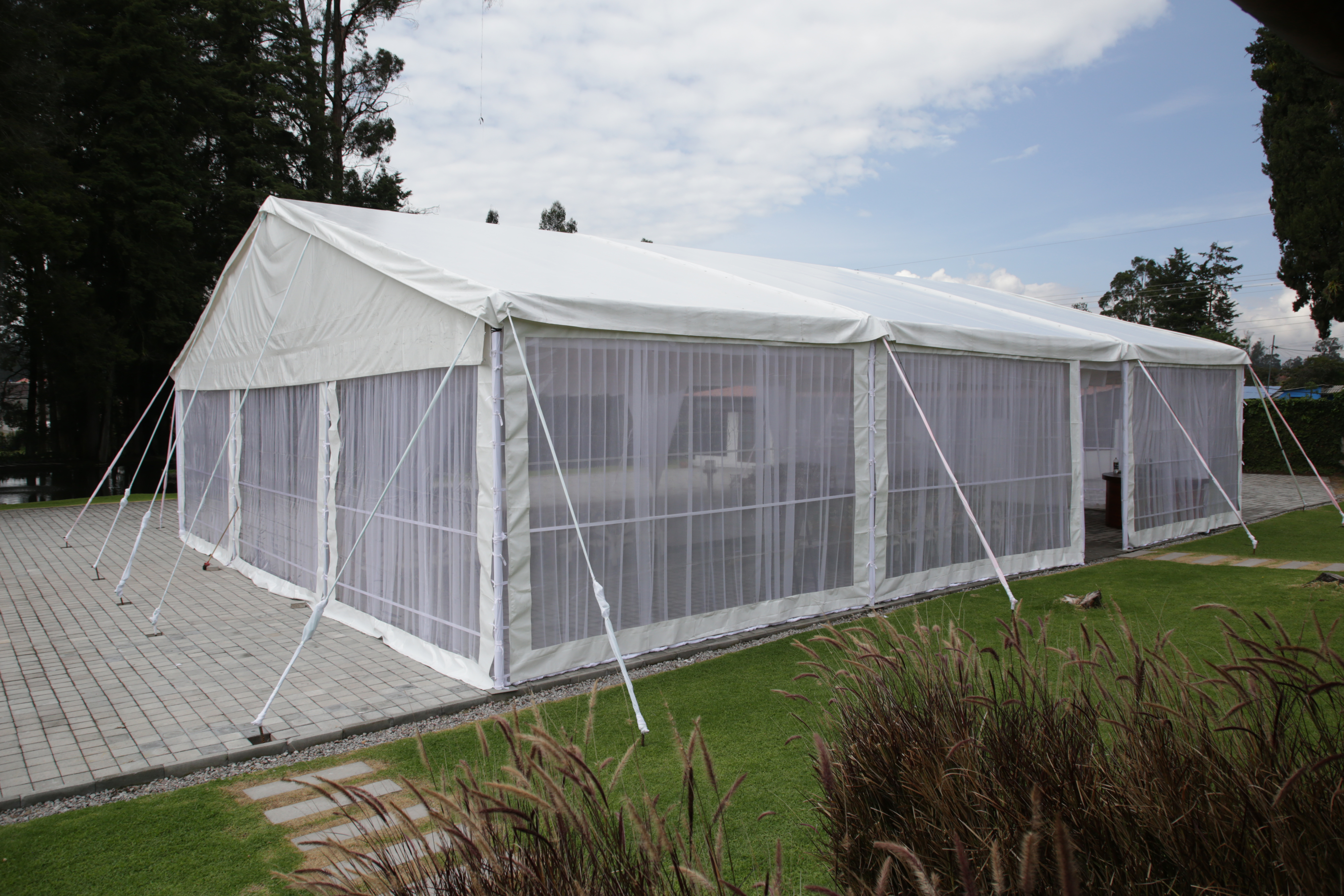 Carpa de 15x20 metros - ángulo lateral