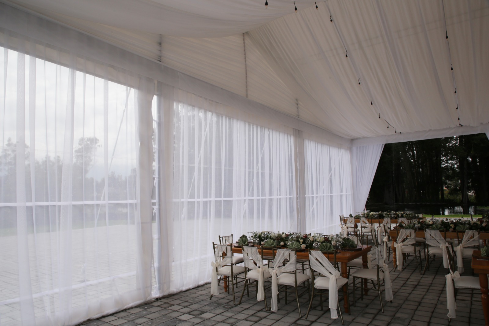 Diseño interior de carpa para boda